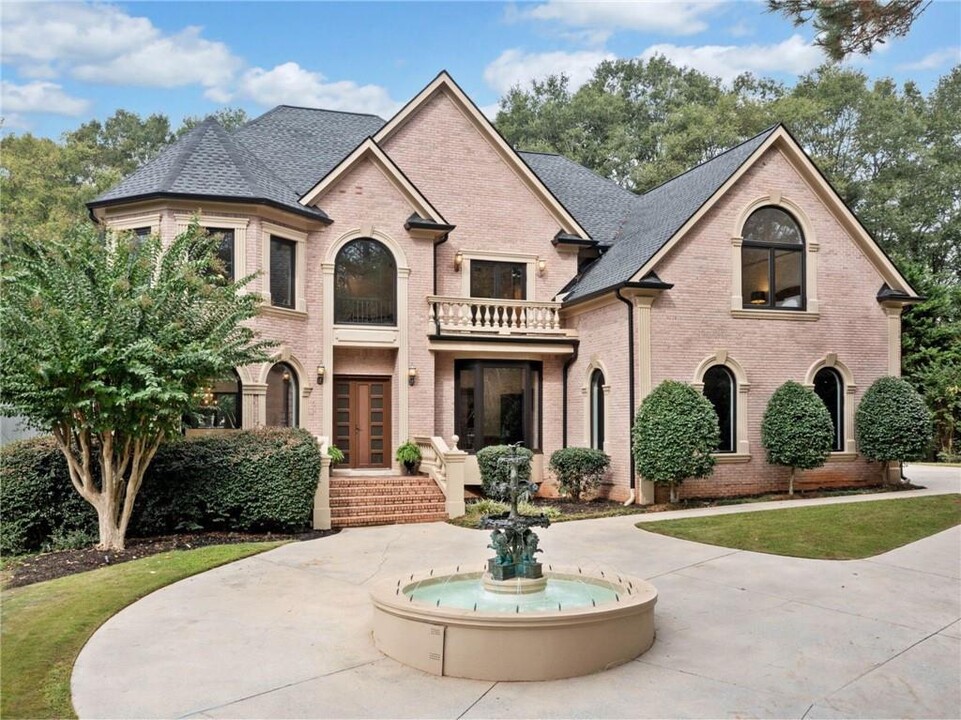 3374 Cedar Farms Ct in Milton, GA - Foto de edificio