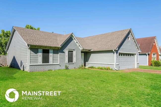 2432 Country Trail Dr in Memphis, TN - Foto de edificio - Building Photo