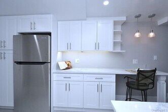 105 Garth Rd in Scarsdale, NY - Building Photo - Building Photo