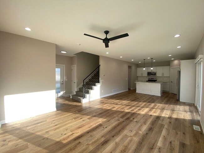 1477 S King's Grv Ave in West Des Moines, IA - Building Photo - Building Photo