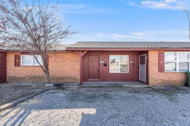 600 W Olive St in Rogers, AR - Building Photo - Building Photo