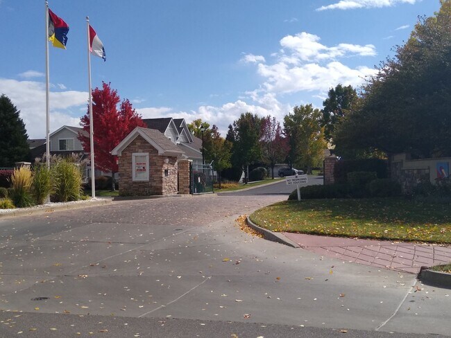 8300 Fairmount Dr in Denver, CO - Building Photo - Building Photo
