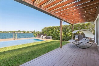1231 Stillwater Dr in Miami Beach, FL - Foto de edificio - Building Photo