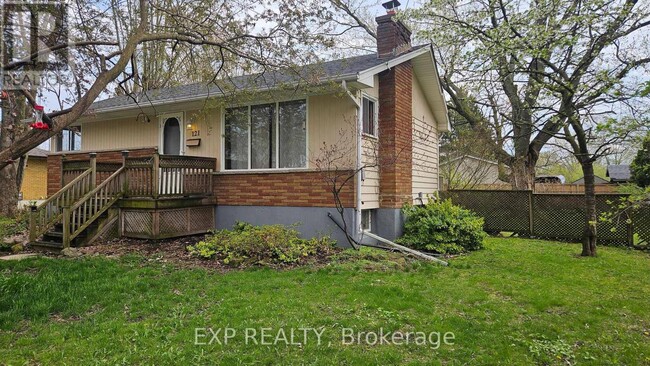 121 Forks Rd E