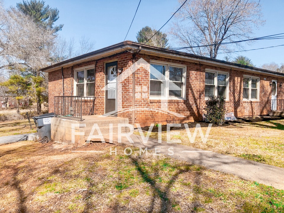 150 Loch Ln, Unit 200 in Amherst, VA - Building Photo