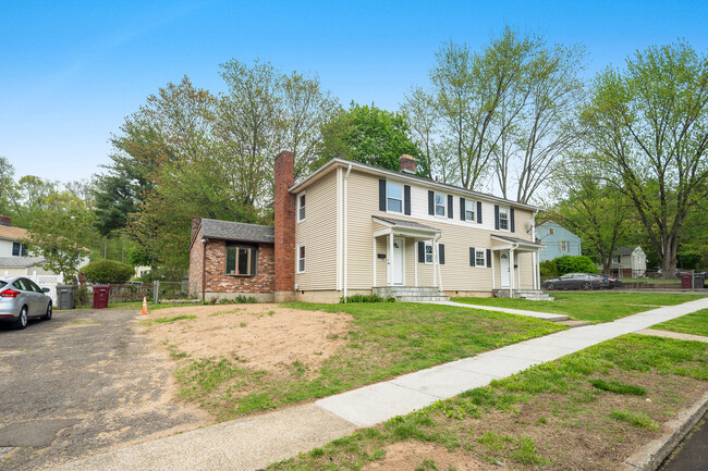 110 Cold Spring Cir in Naugatuck, CT - Building Photo - Building Photo