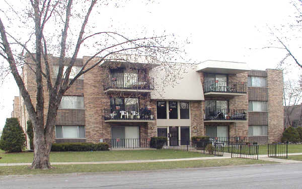 7310 Sandalwood Dr in Tinley Park, IL - Building Photo