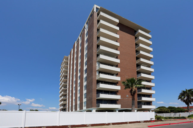 The Cliff House in Corpus Christi, TX - Building Photo - Building Photo