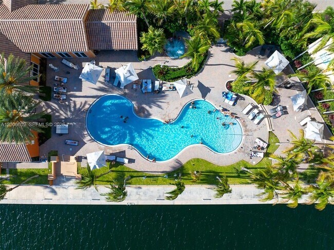 3340 NE 190th St, Unit 403 in Aventura, FL - Foto de edificio - Building Photo