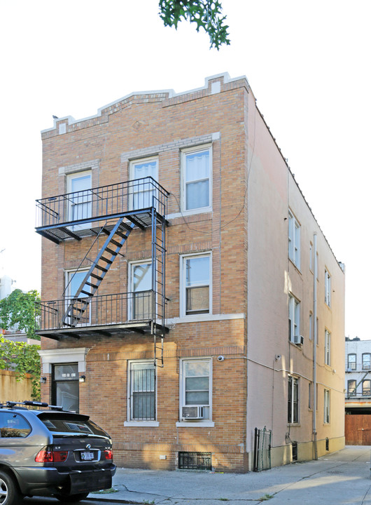 34-11 43rd St in Long Island City, NY - Building Photo