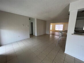 4045 Conway Blvd in Port Charlotte, FL - Building Photo - Building Photo