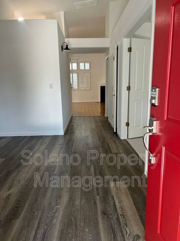 542 Fiesta Ct in Fairfield, CA - Building Photo - Building Photo