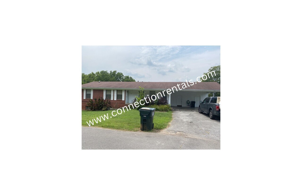 36 Calhoun St in Ringgold, GA - Building Photo