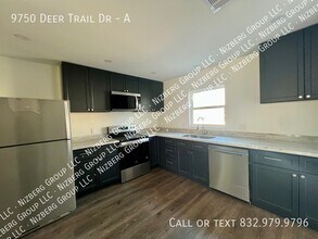 9750 Deer Trail Dr in Houston, TX - Building Photo - Building Photo