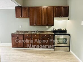 910 Walnut St in Shelby, NC - Building Photo - Building Photo