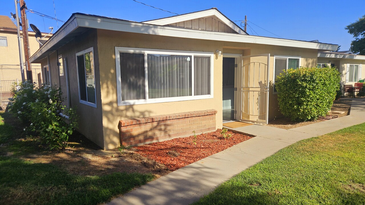 27560 Violin Canyon Rd in Castaic, CA - Building Photo