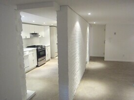 183 Parkside Dr in Toronto, ON - Building Photo