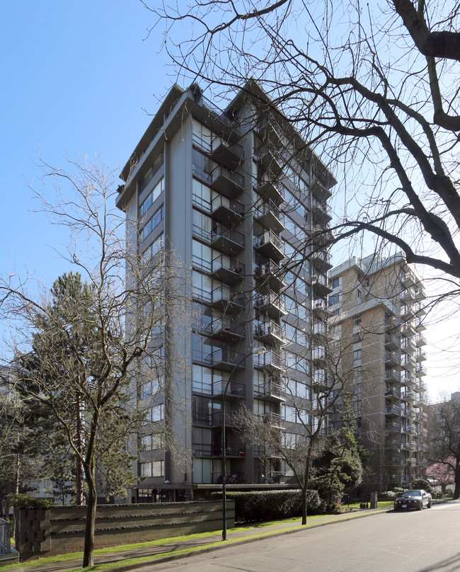 Knightsbridge Apartments in Vancouver, BC - Building Photo - Building Photo