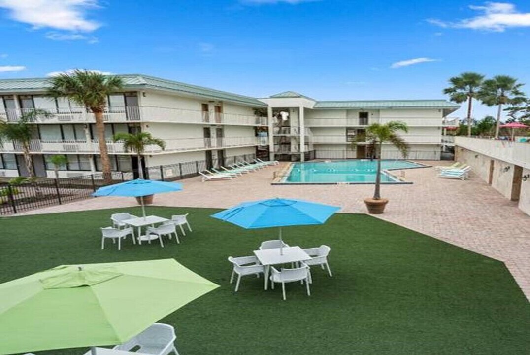 1500 N Thacker Ave in Kissimmee, FL - Foto de edificio