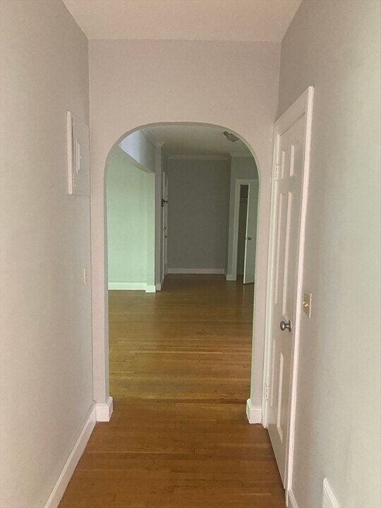 100 Sewall Ave, Unit 6 in Brookline, MA - Foto de edificio