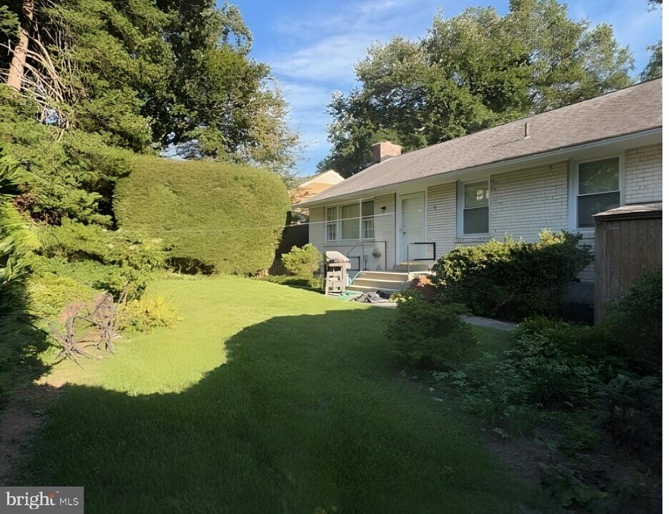 3605 Dundee Driveway in Chevy Chase, MD - Foto de edificio