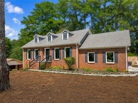 4521 S Roberts Dr in Sugar Hill, GA - Building Photo