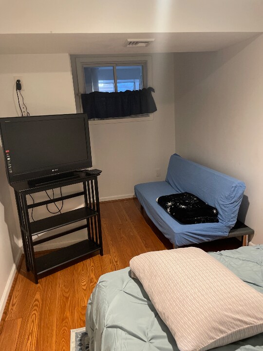 46 Valley Forge Dr in Olney, MD - Building Photo