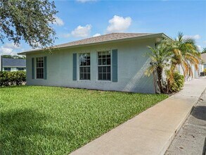 528 13th Pl in Vero Beach, FL - Building Photo - Building Photo