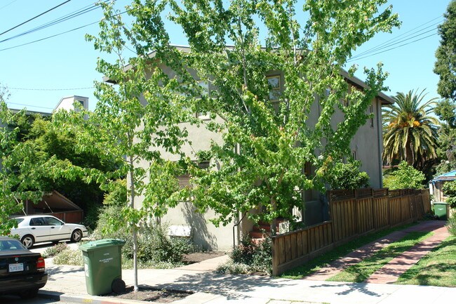 1544-1546 Spruce St in Berkeley, CA - Foto de edificio - Building Photo