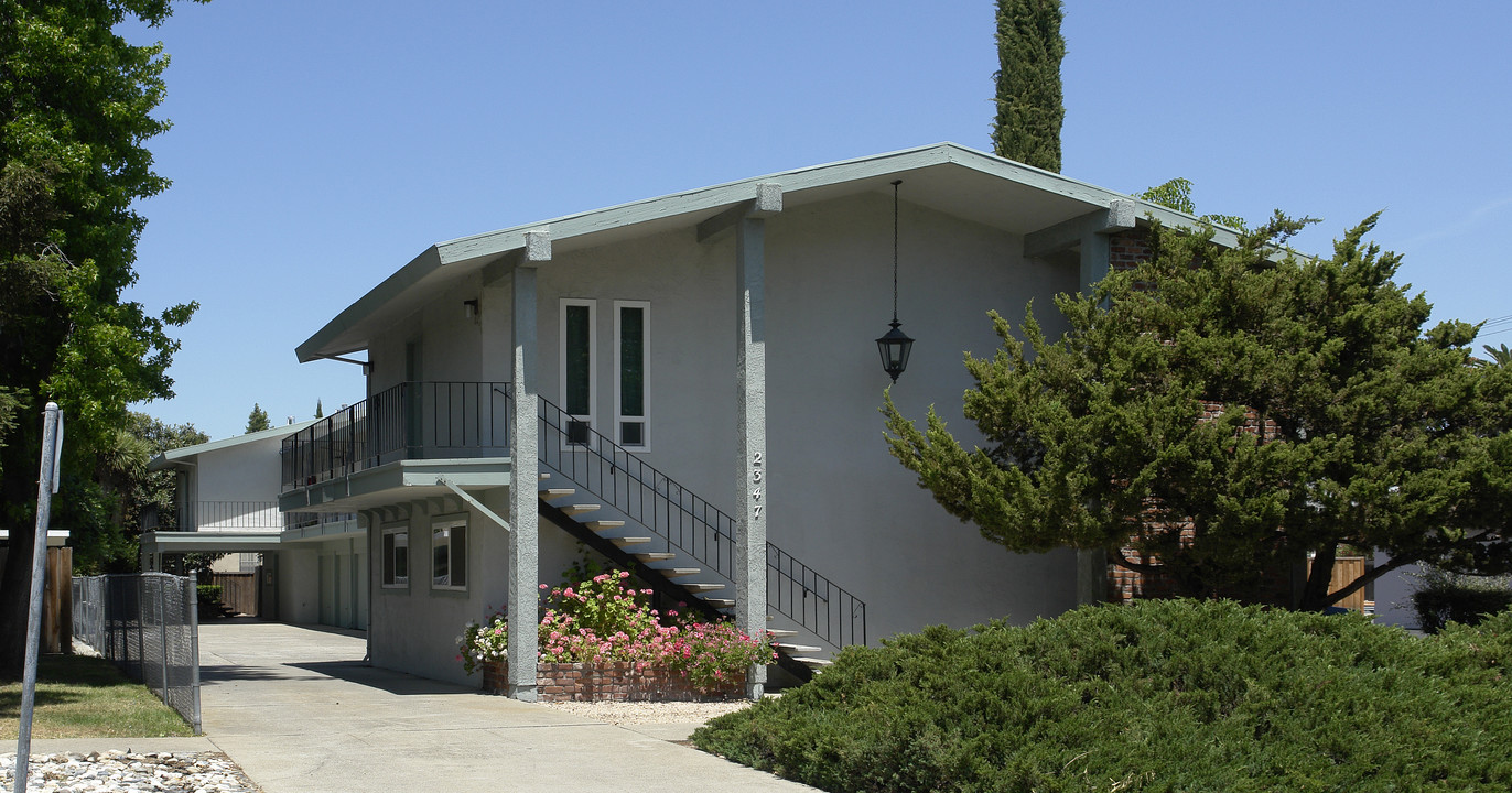 2347 Pacheco St in Concord, CA - Foto de edificio