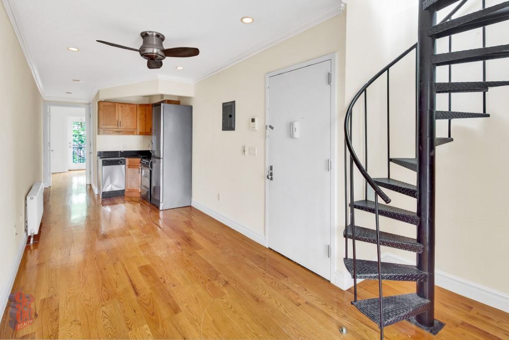 343 E 5th St in New York, NY - Building Photo
