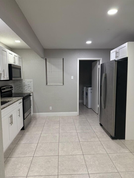 5671 Coconut Rd, Unit 5671 in West Palm Beach, FL - Building Photo