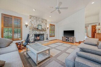 6 Bay Dr in Hampton Bays, NY - Building Photo - Building Photo