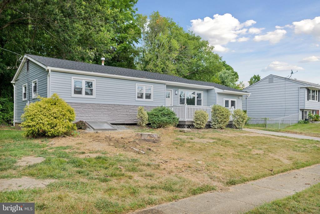 501 Bloomfield Dr in Mount Holly, NJ - Building Photo