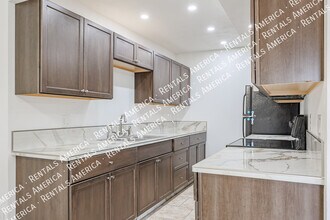 6058 W Golden Ln, Unit A346 in Glendale, AZ - Foto de edificio - Building Photo