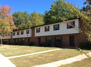 Meadowood Apartments in Pell City, AL - Building Photo - Building Photo