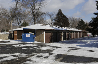 Country Inn Apartments in Bloomington, MN - Building Photo - Building Photo