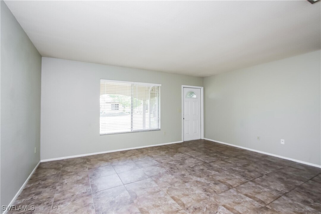 6847 Carovel Ave in North Port, FL - Building Photo