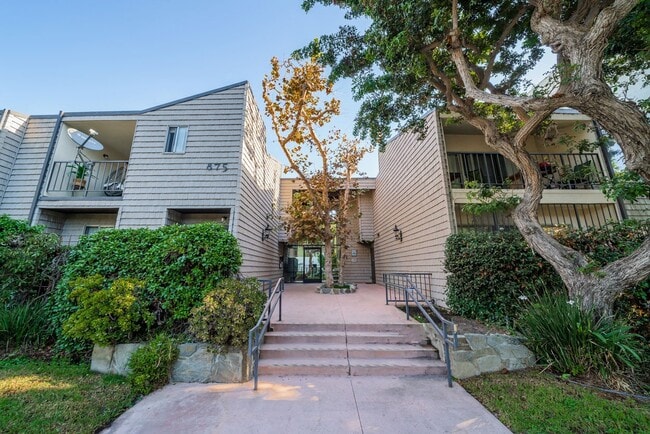 Universe at the Sycamores Apartments in Inglewood, CA - Foto de edificio - Building Photo