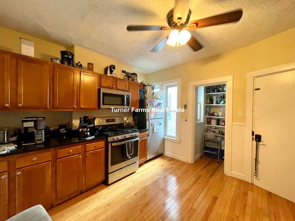 59 Cedar St, Unit 2L in Somerville, MA - Building Photo