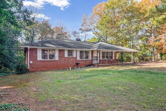 1024 Hambrick Rd in Stone Mountain, GA - Building Photo - Building Photo