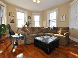 319 Allston St, Unit #4 Apartamentos