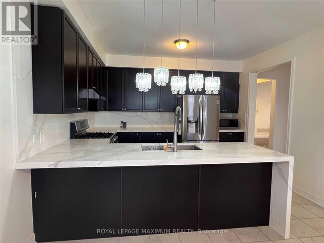 1 Janes Cres in New Tecumseth, ON - Building Photo - Building Photo