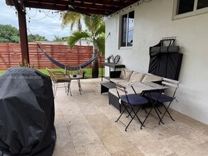 601 NW 116th St in Miami, FL - Building Photo - Building Photo