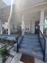 2515 S Catalina St, Unit 1 in Los Angeles, CA - Foto de edificio - Building Photo