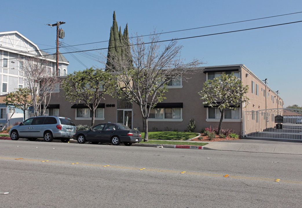 616 Woodruff Apartments in Bellflower, CA - Foto de edificio