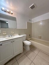 471 Sunshine Dr in Coconut Creek, FL - Building Photo - Building Photo