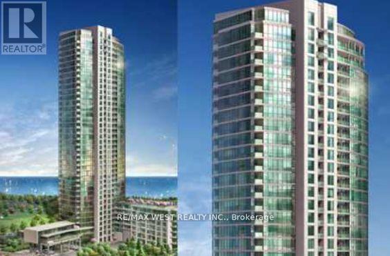 215-215 Fort York Blvd in Toronto, ON - Building Photo