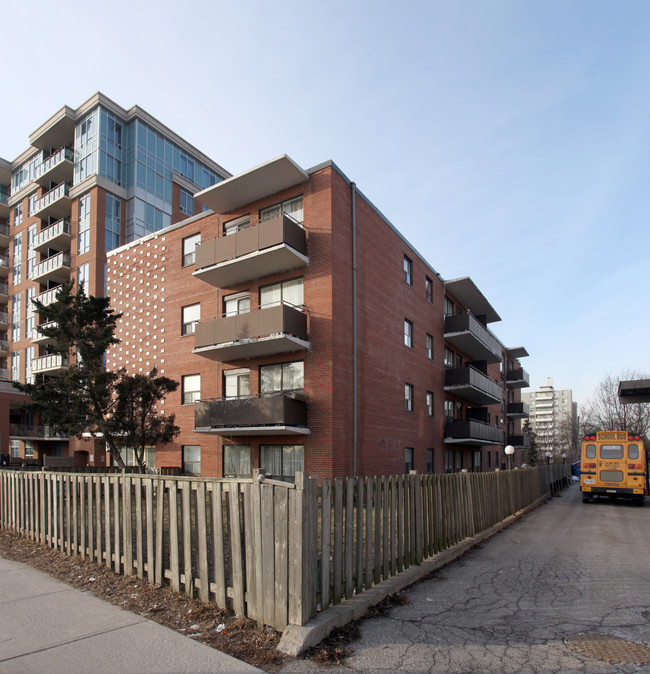 2782 Keele St in Toronto, ON - Building Photo - Building Photo