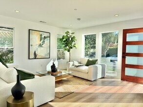 3031 Vineyard Ave in Los Angeles, CA - Foto de edificio - Building Photo